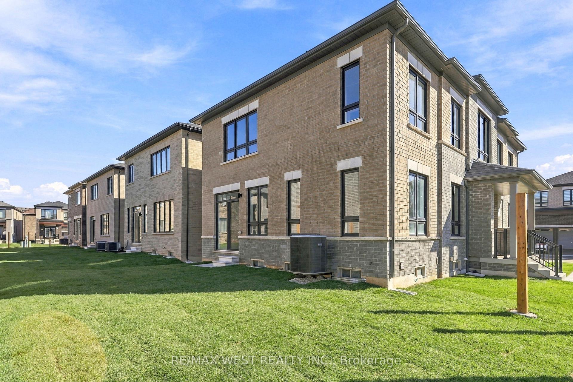 Photo 12 of 944 Apple Terrace, Milton, Cobban — HOMEH