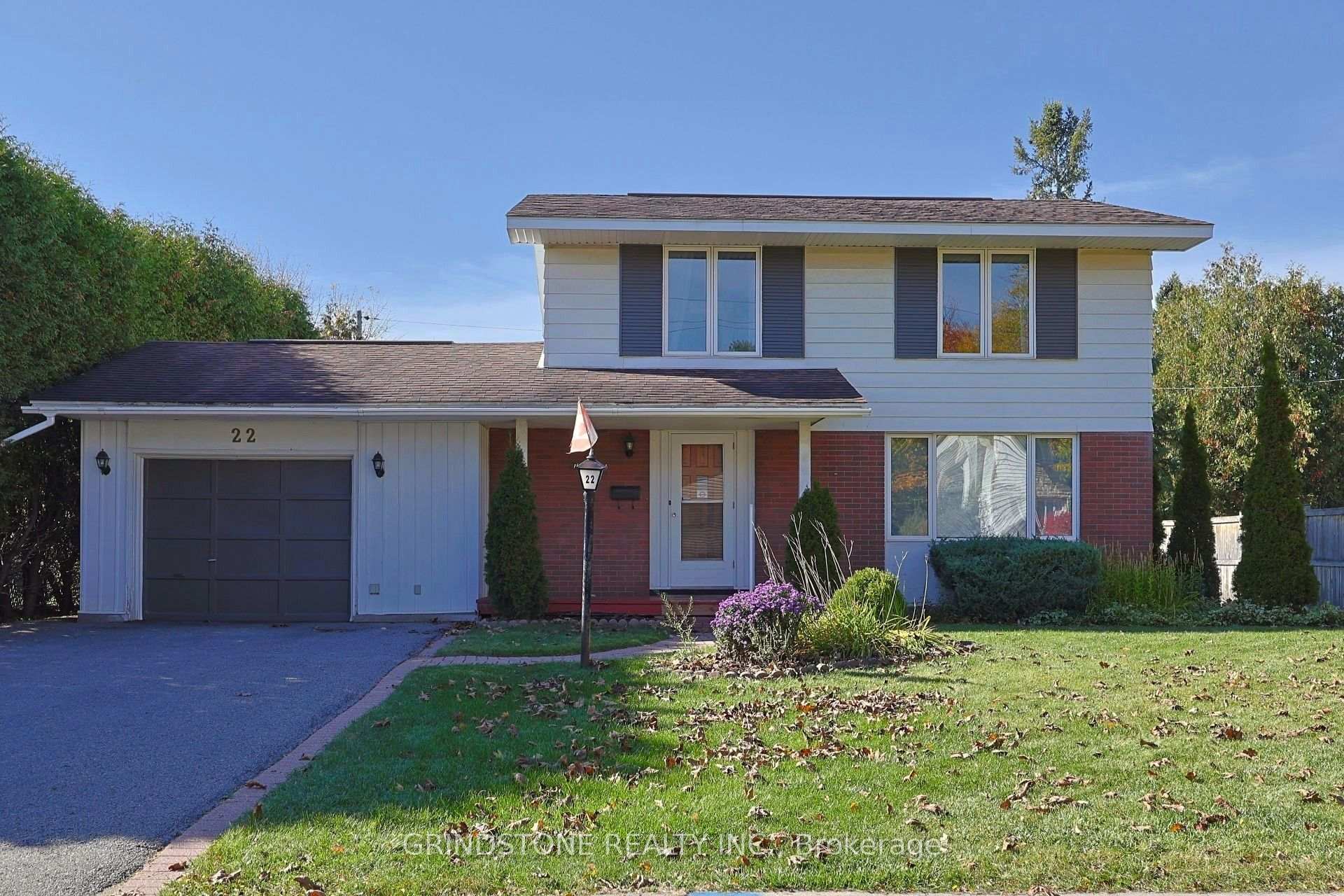 Photo 1 of 22 Lavina Crescent, Ottawa, Leslie Park — HOMEH
