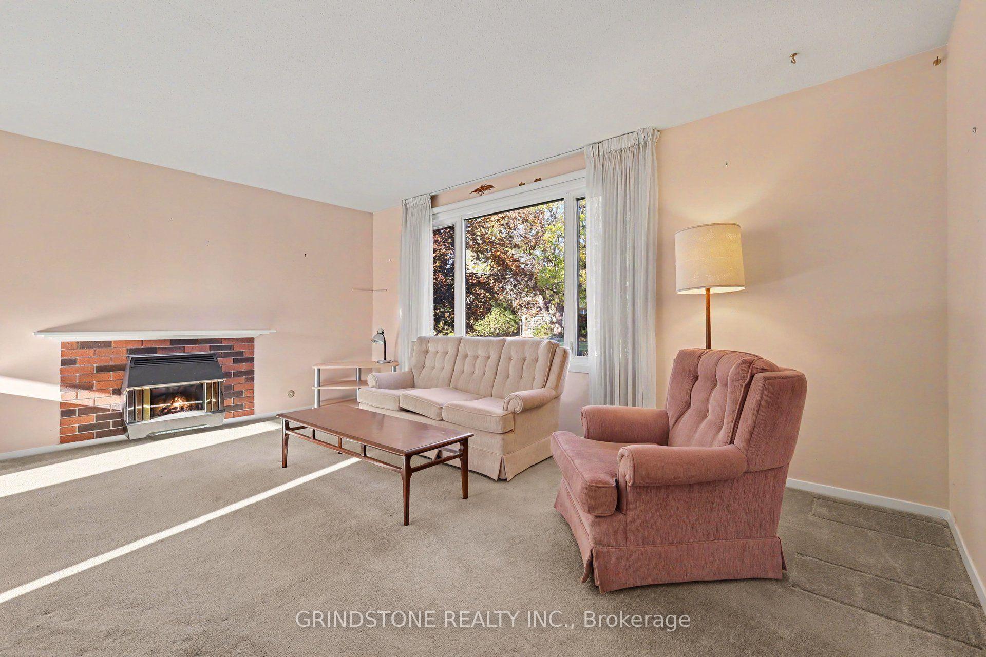 Photo 4 of 22 Lavina Crescent, Ottawa, Leslie Park — HOMEH
