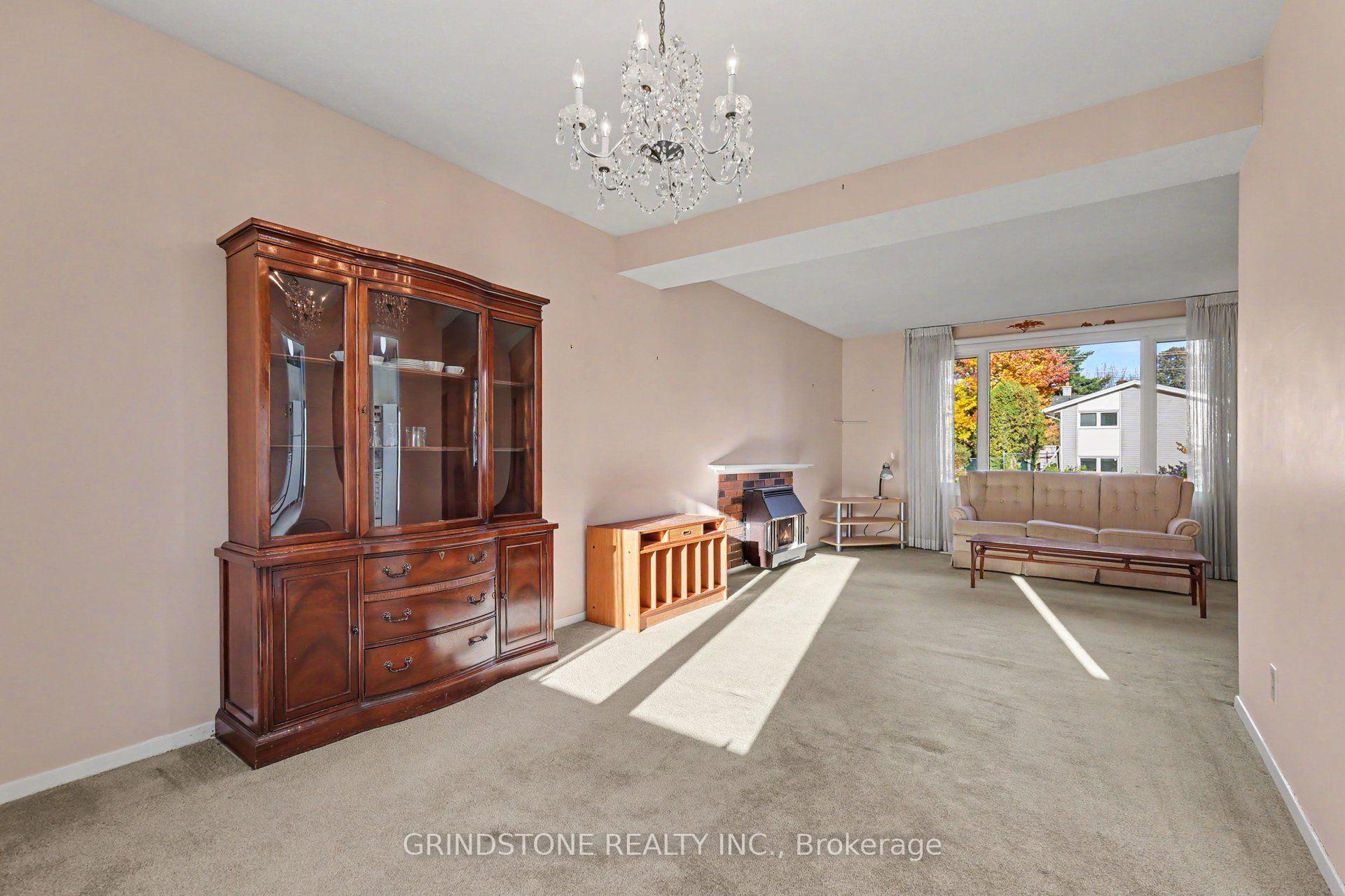 Photo 7 of 22 Lavina Crescent, Ottawa, Leslie Park — HOMEH
