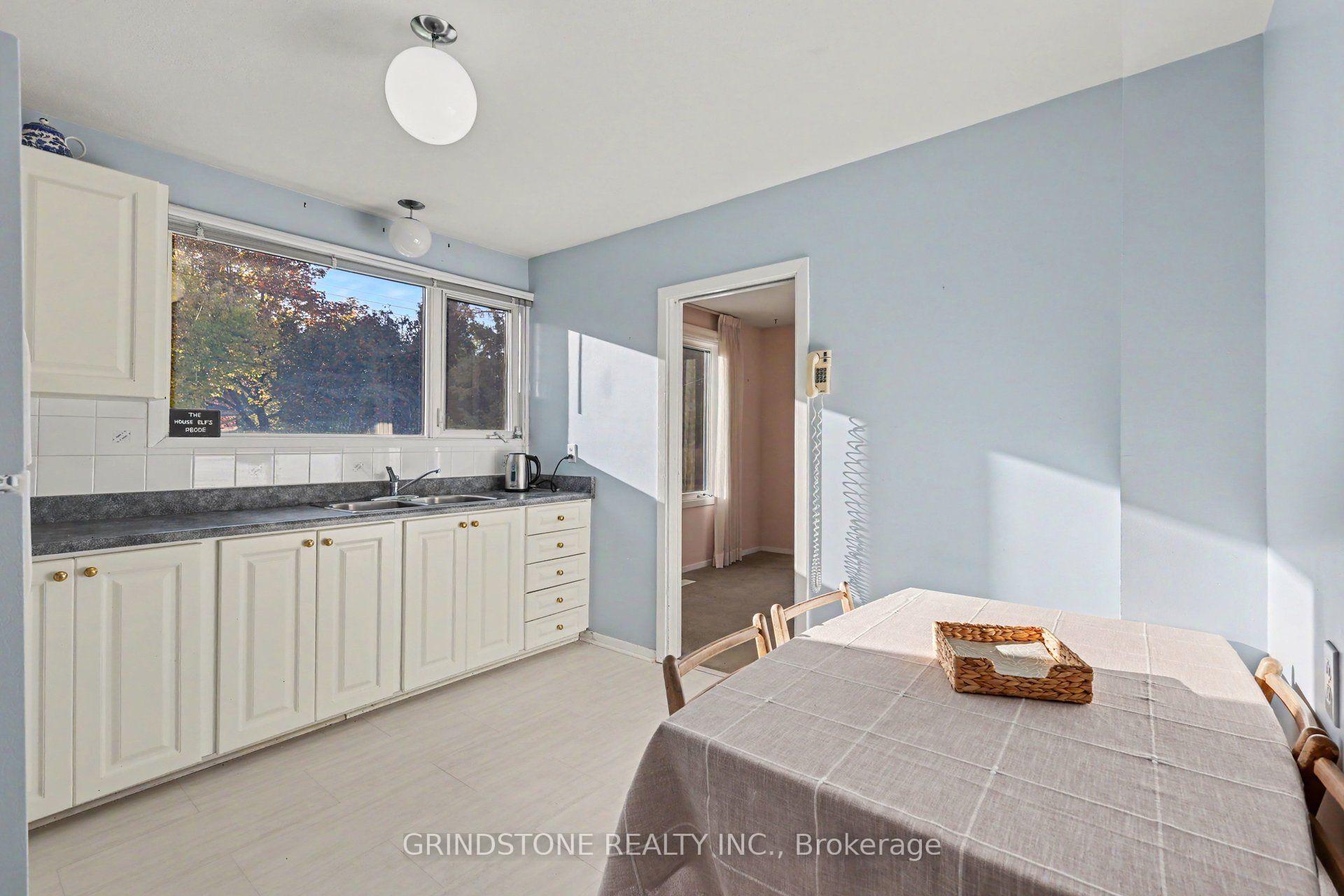 Photo 10 of 22 Lavina Crescent, Ottawa, Leslie Park — HOMEH