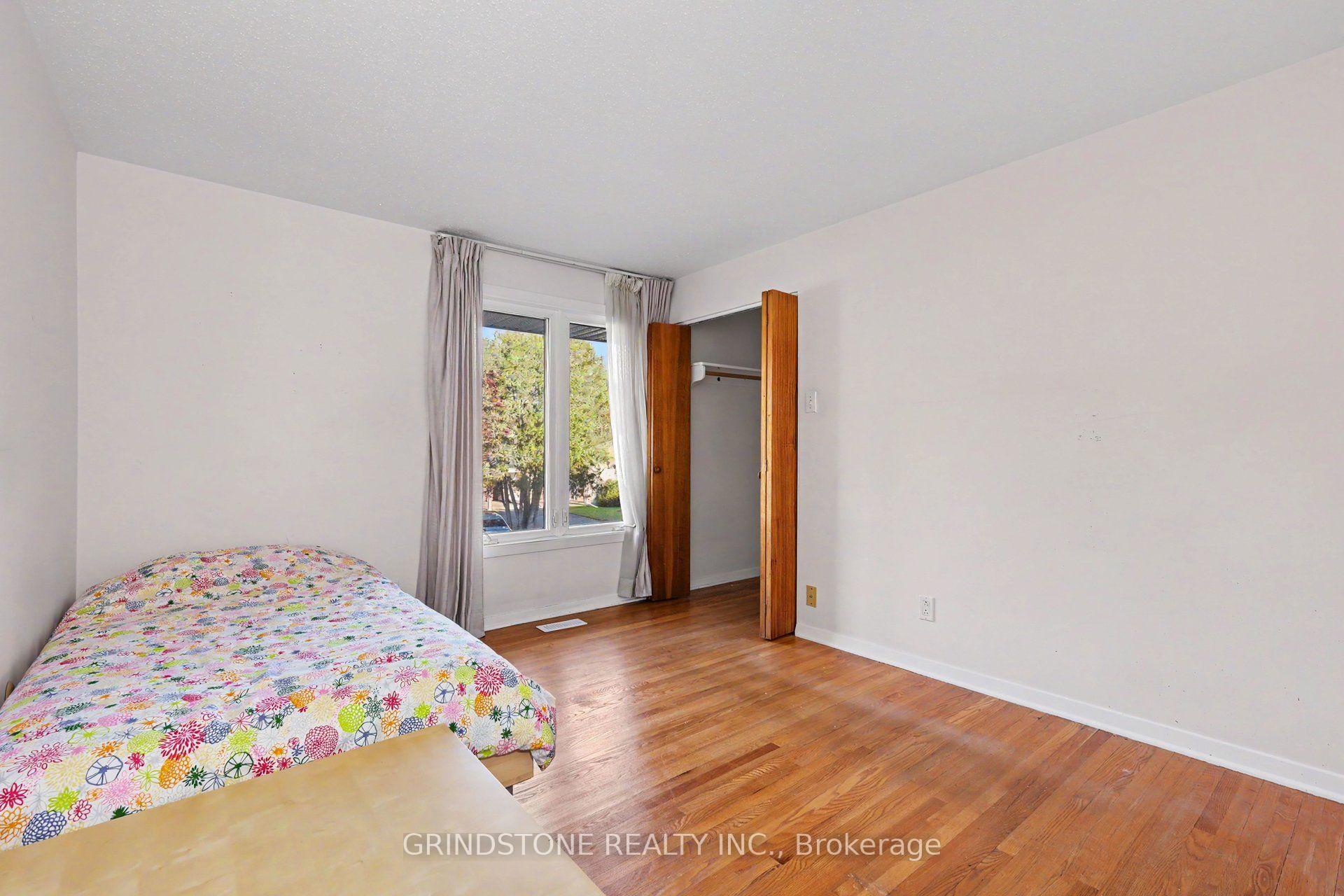 Photo 13 of 22 Lavina Crescent, Ottawa, Leslie Park — HOMEH