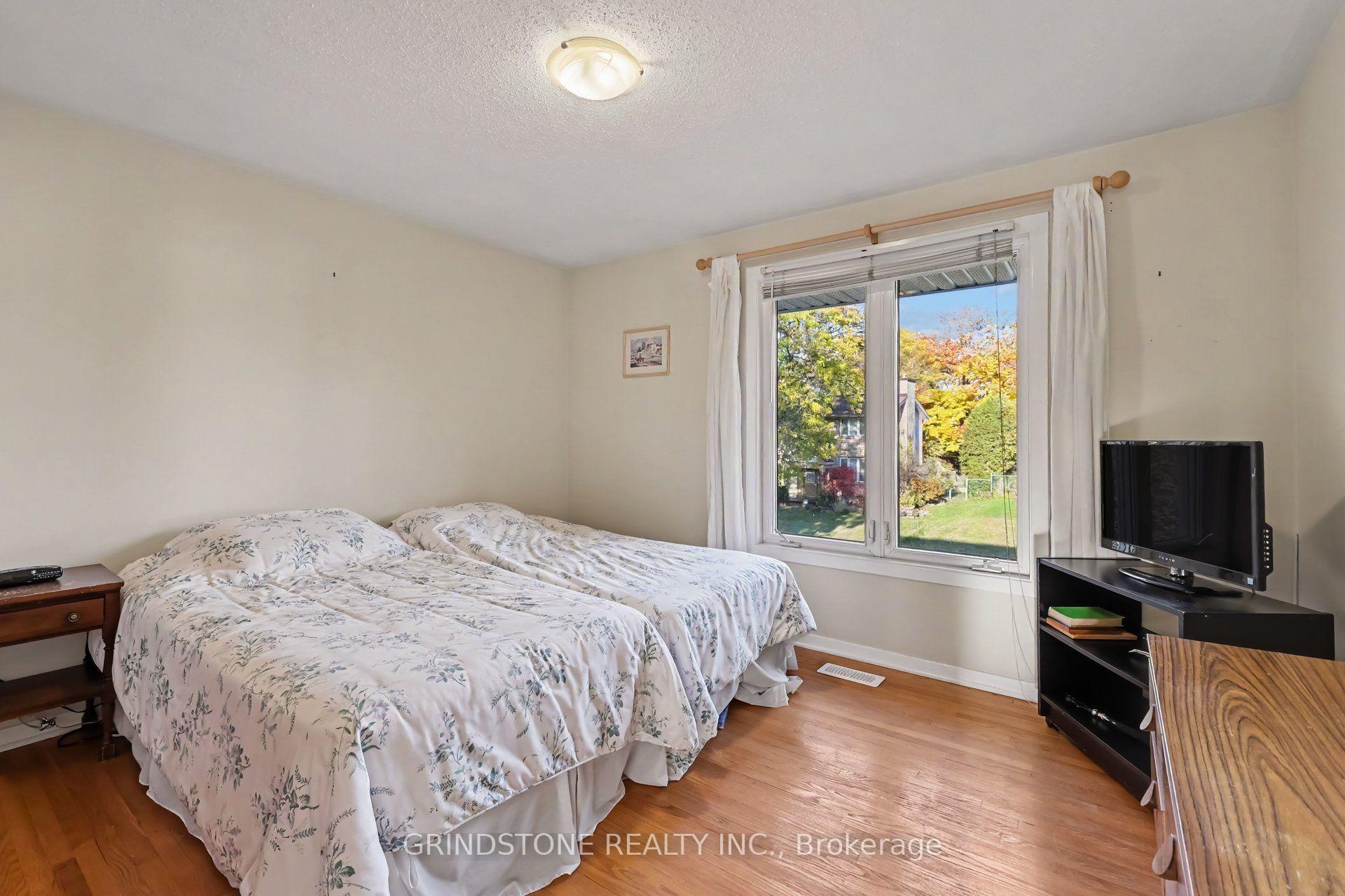 Photo 15 of 22 Lavina Crescent, Ottawa, Leslie Park — HOMEH