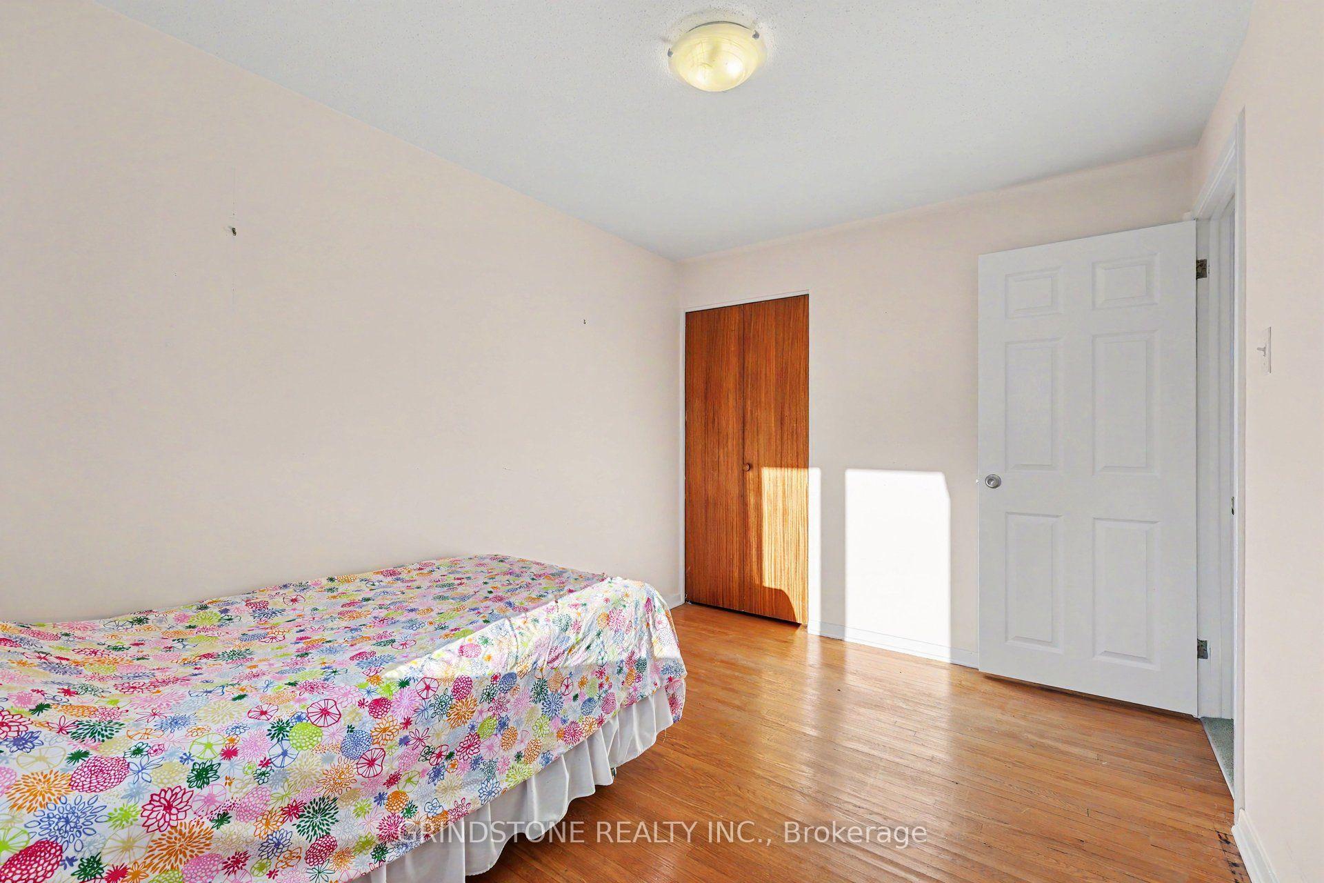 Photo 18 of 22 Lavina Crescent, Ottawa, Leslie Park — HOMEH