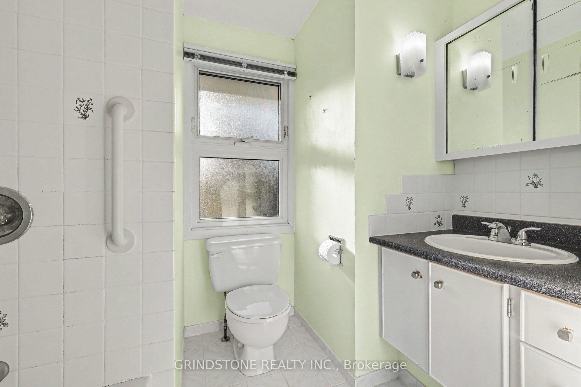 Photo 21 of 22 Lavina Crescent, Ottawa, Leslie Park — HOMEH