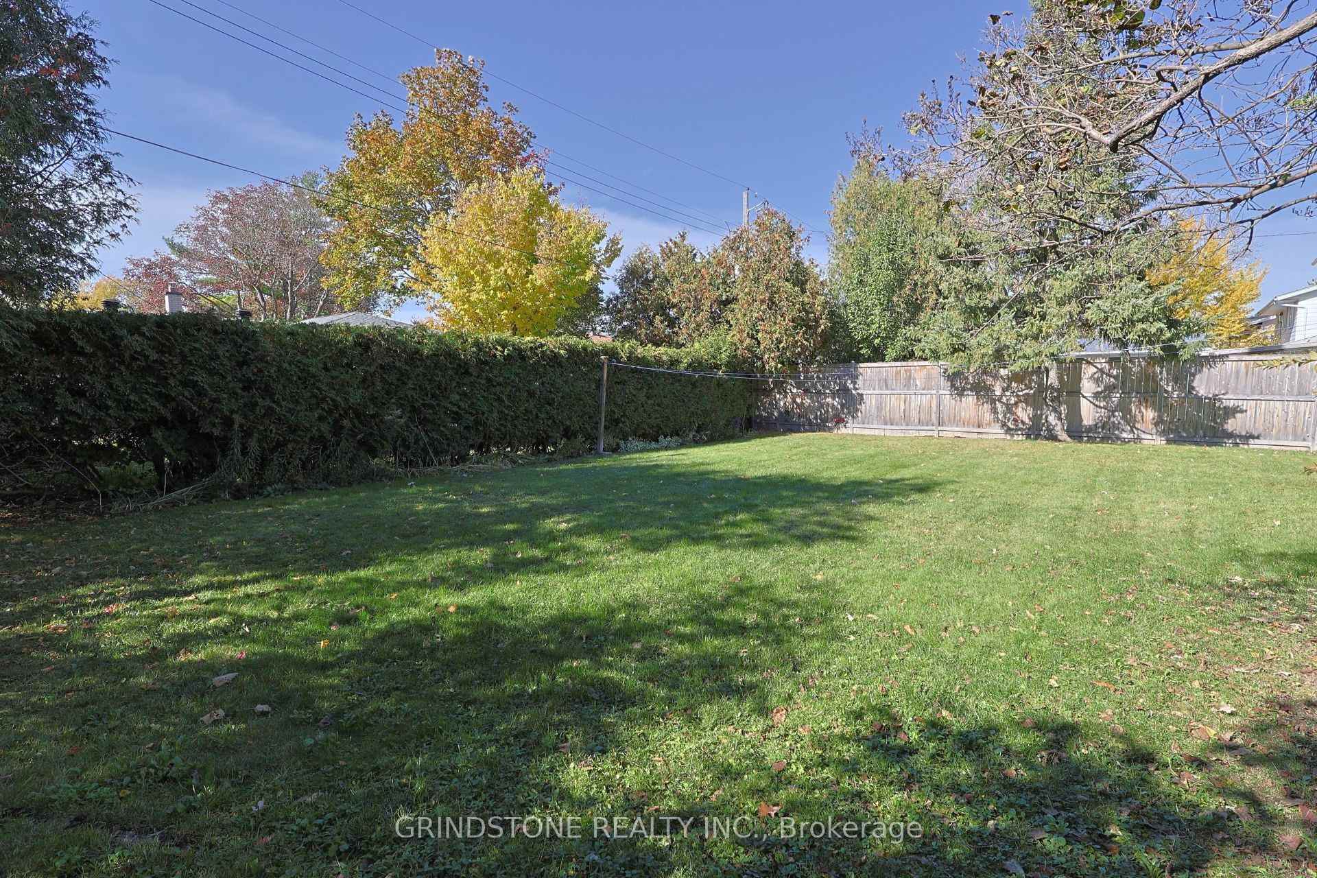 Photo 28 of 22 Lavina Crescent, Ottawa, Leslie Park — HOMEH