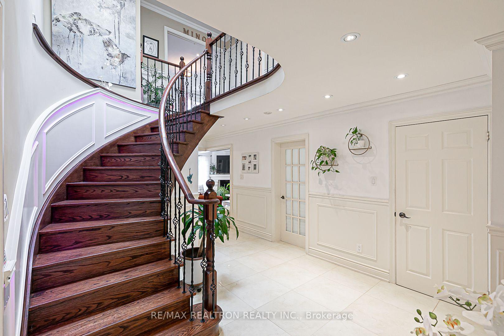 Photo 3 of 9 Hyde Park Drive, Richmond Hill, Doncrest — HOMEH