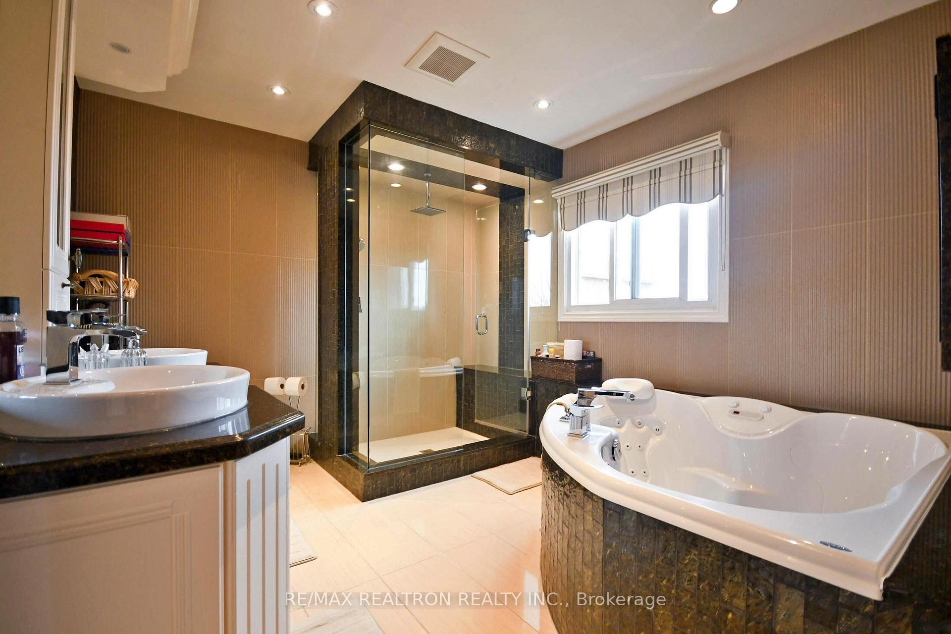 Photo 10 of 9 Hyde Park Drive, Richmond Hill, Doncrest — HOMEH