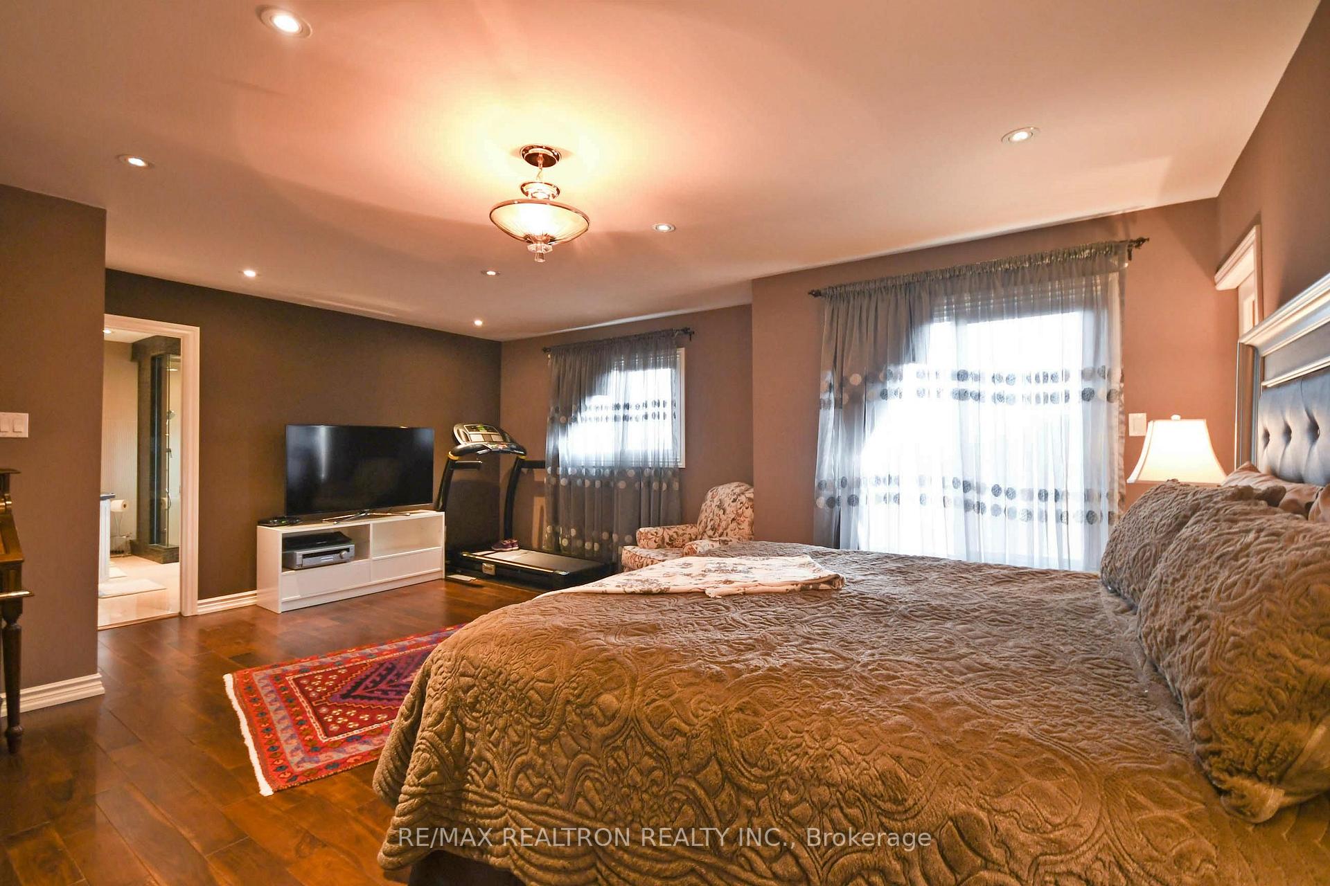 Photo 13 of 9 Hyde Park Drive, Richmond Hill, Doncrest — HOMEH