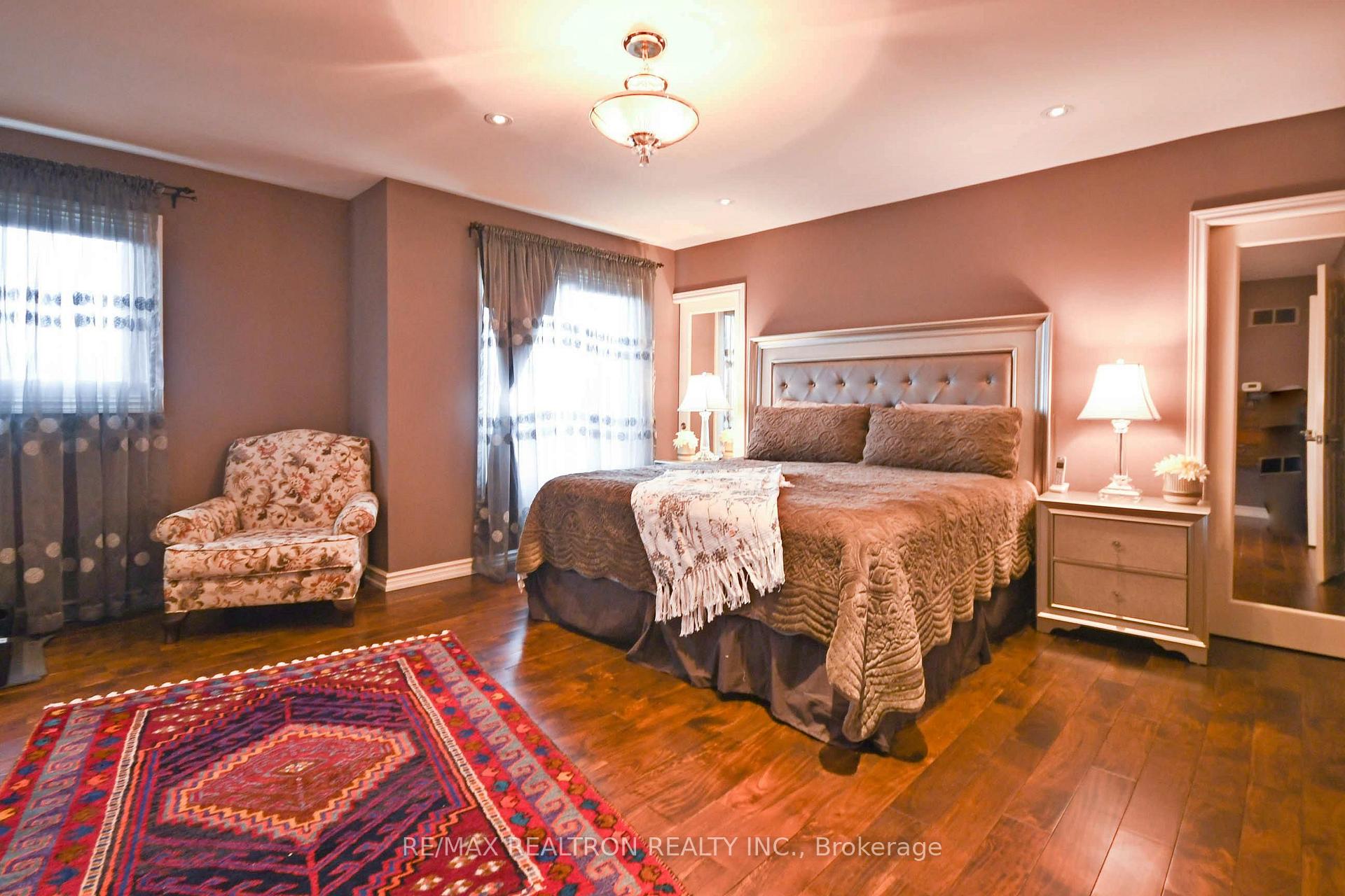 Photo 14 of 9 Hyde Park Drive, Richmond Hill, Doncrest — HOMEH