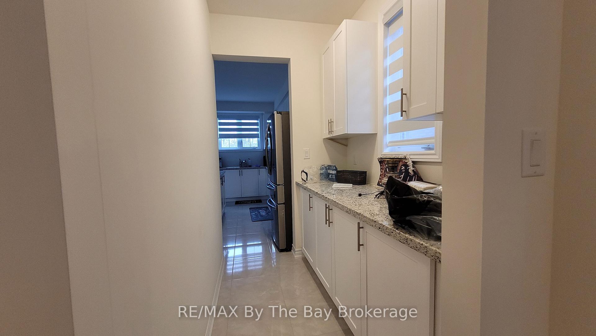 Photo 7 of 32 Rosanne Circle, Wasaga Beach — HOMEH
