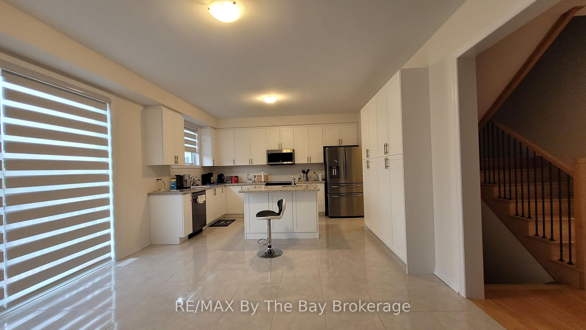 Photo 8 of 32 Rosanne Circle, Wasaga Beach — HOMEH