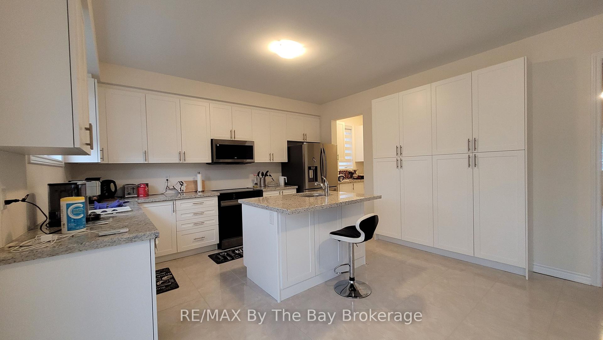 Photo 9 of 32 Rosanne Circle, Wasaga Beach — HOMEH