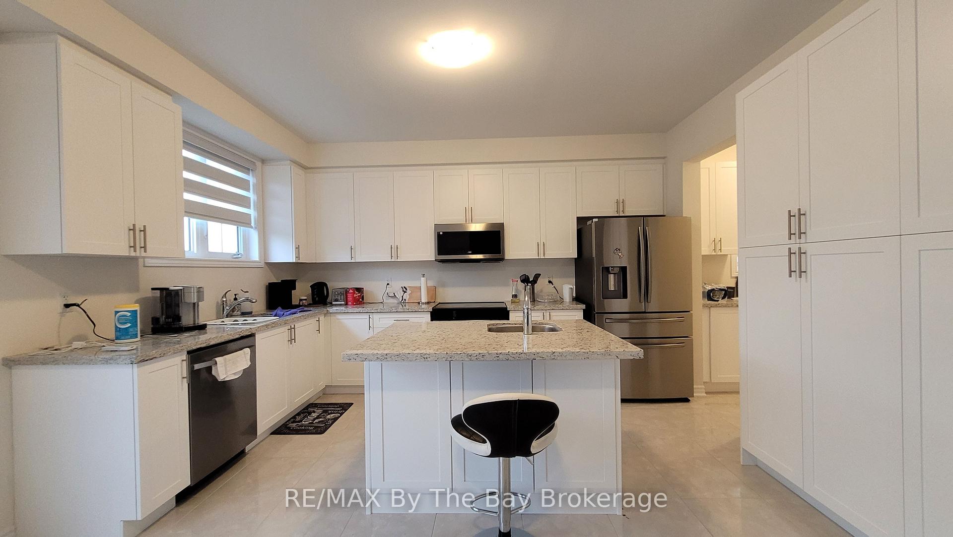 Photo 10 of 32 Rosanne Circle, Wasaga Beach — HOMEH