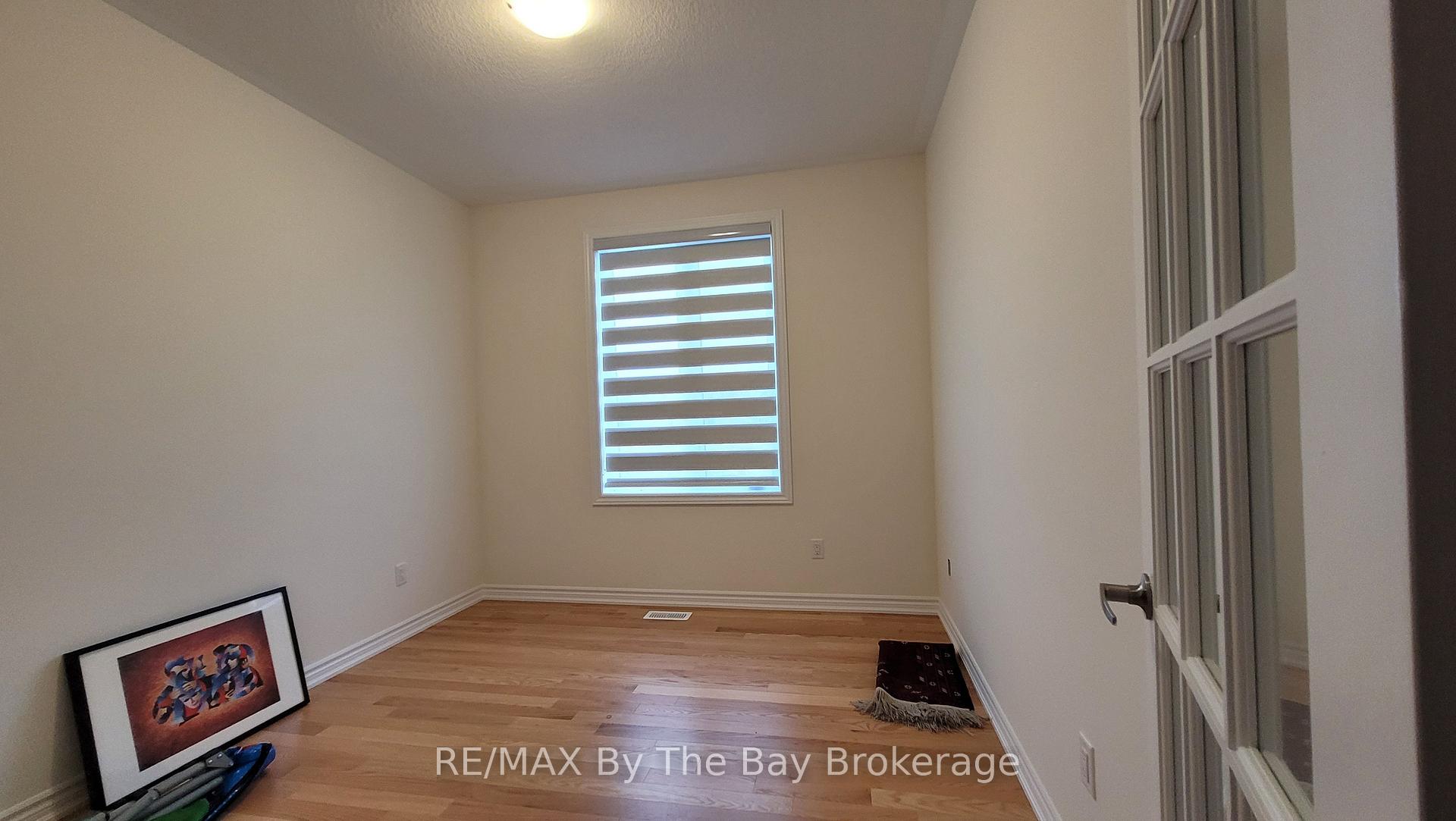 Photo 12 of 32 Rosanne Circle, Wasaga Beach — HOMEH