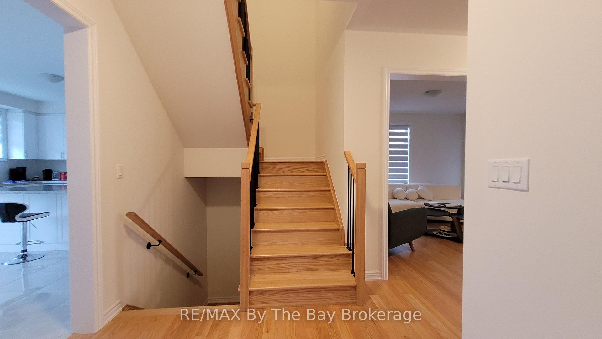 Photo 15 of 32 Rosanne Circle, Wasaga Beach — HOMEH