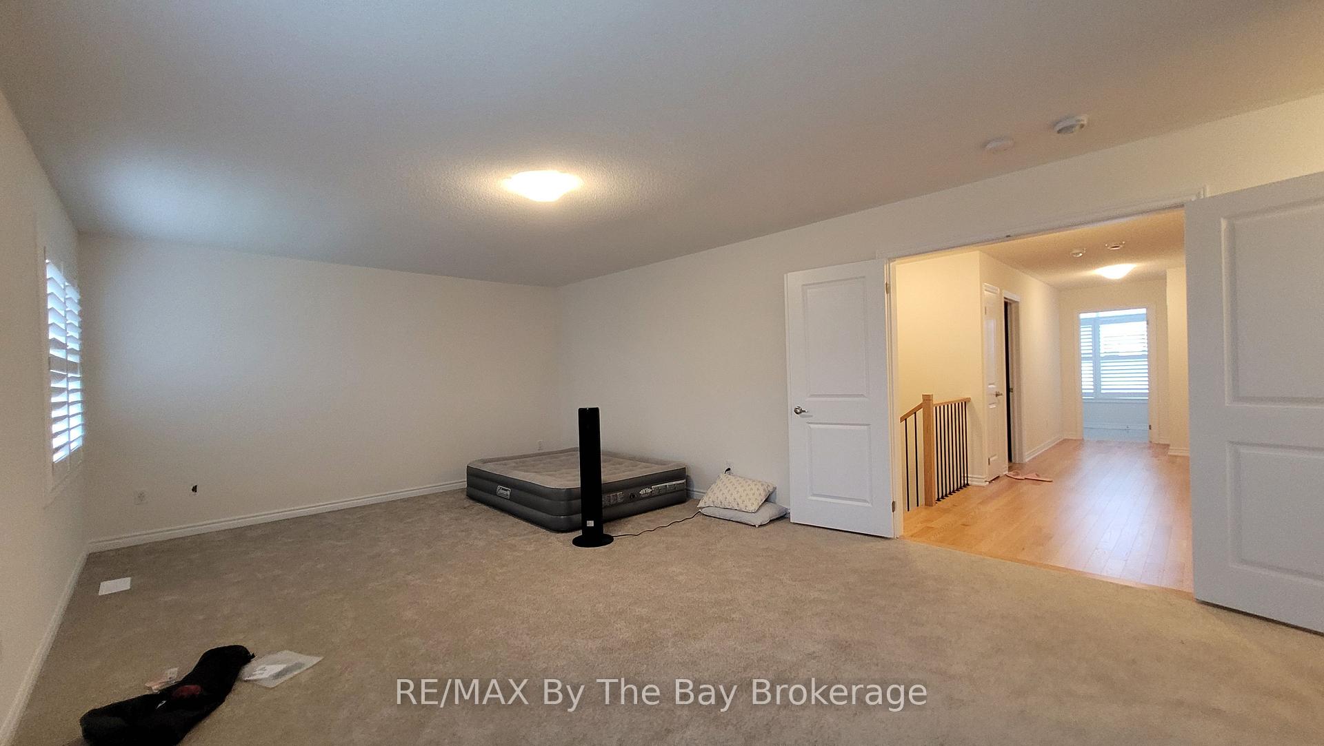 Photo 17 of 32 Rosanne Circle, Wasaga Beach — HOMEH