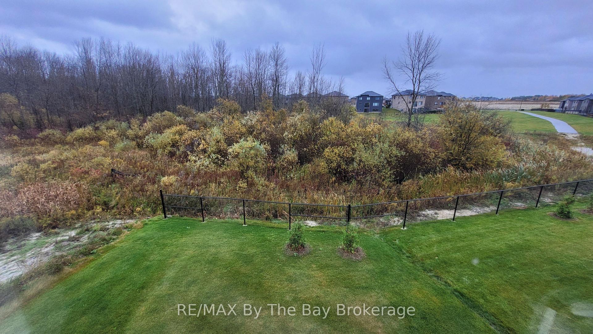 Photo 18 of 32 Rosanne Circle, Wasaga Beach — HOMEH