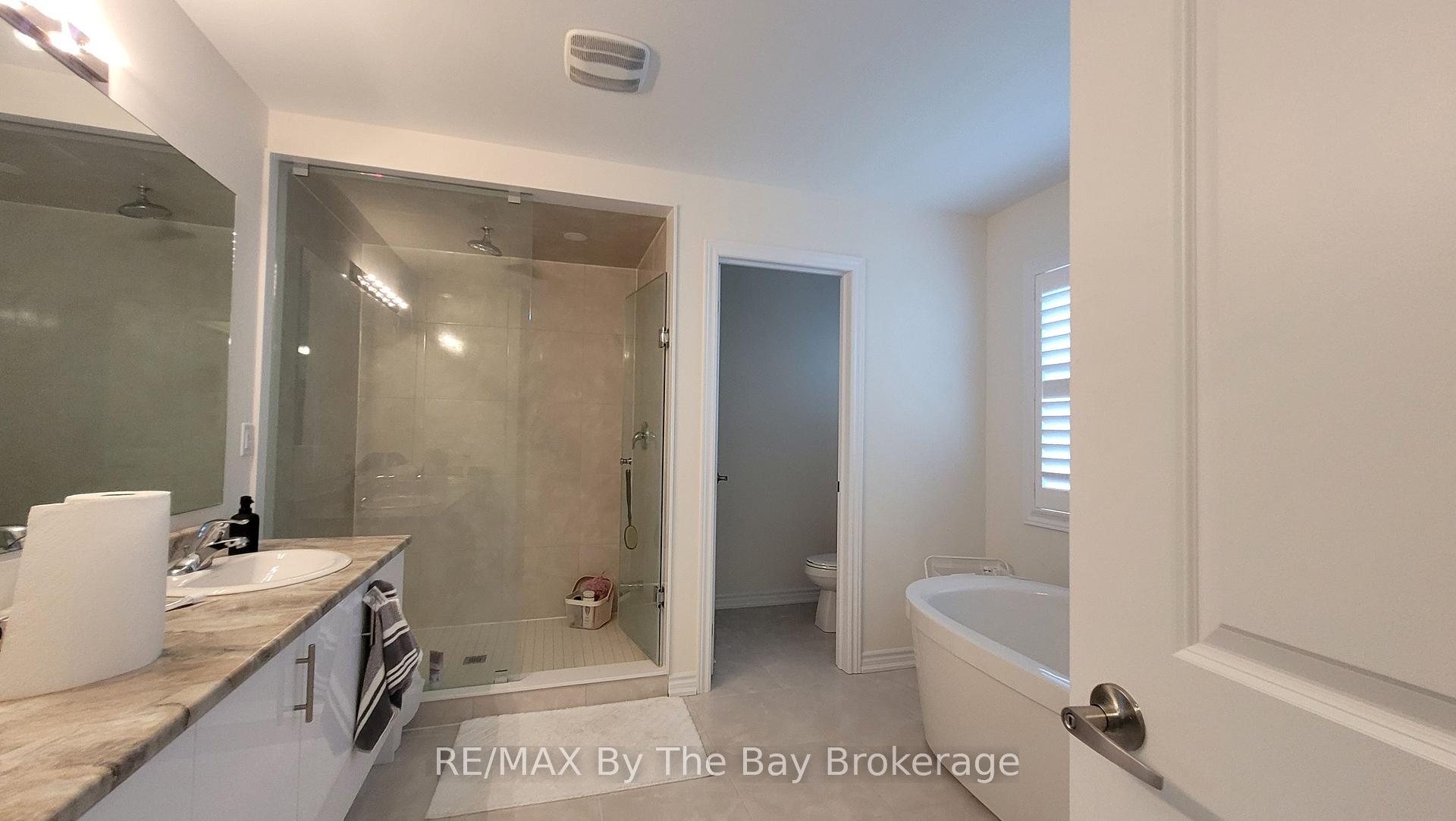Photo 19 of 32 Rosanne Circle, Wasaga Beach — HOMEH