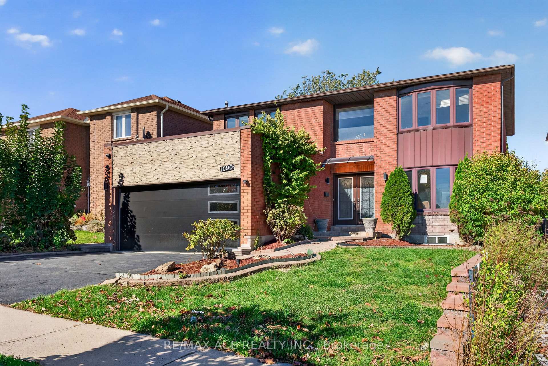 Photo 2 of 1690 Major Oaks Road, Pickering, Brock Ridge — HOMEH