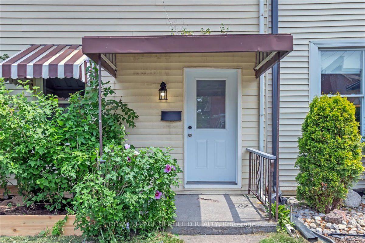 Photo 4 of 176 Emerald Street N, Hamilton, Landsdale — HOMEH
