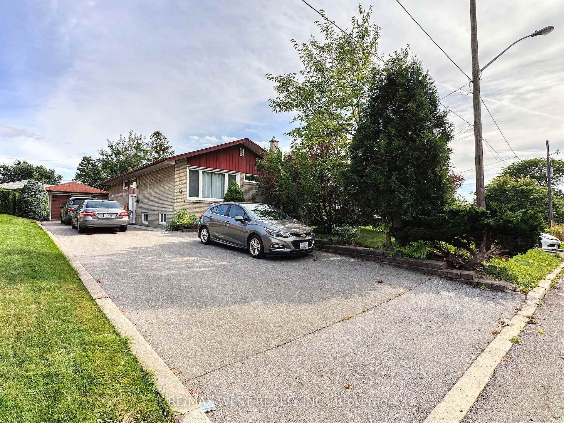 Photo 1 of Unit Lower Level, 31 Valencia Crescent, North York, Maple Leaf — HOMEH