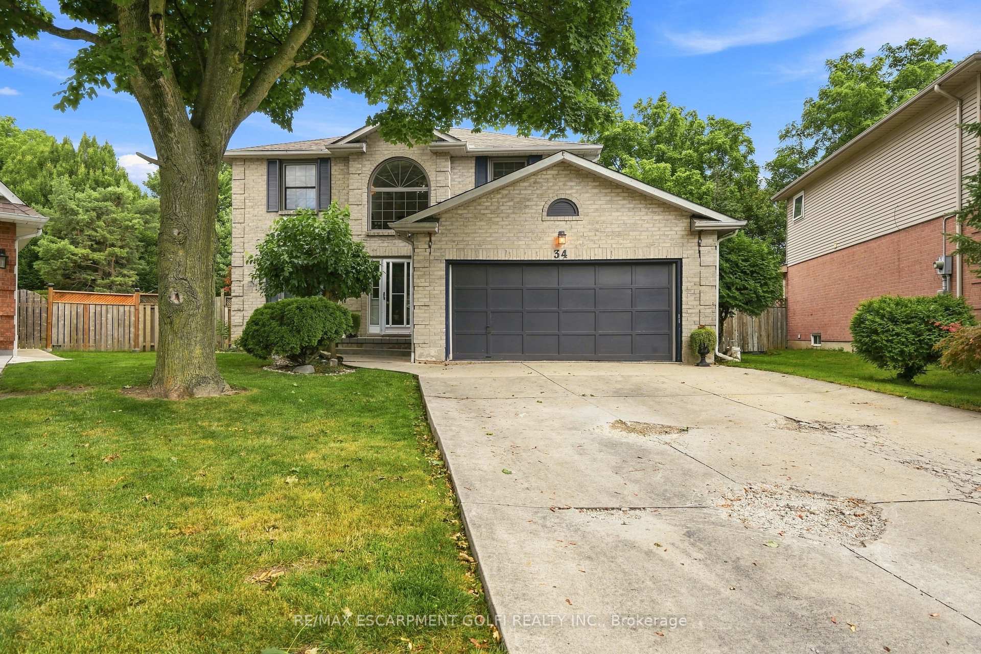 Photo 2 of 34 Lisajane Court, Hamilton, Gurnett — HOMEH