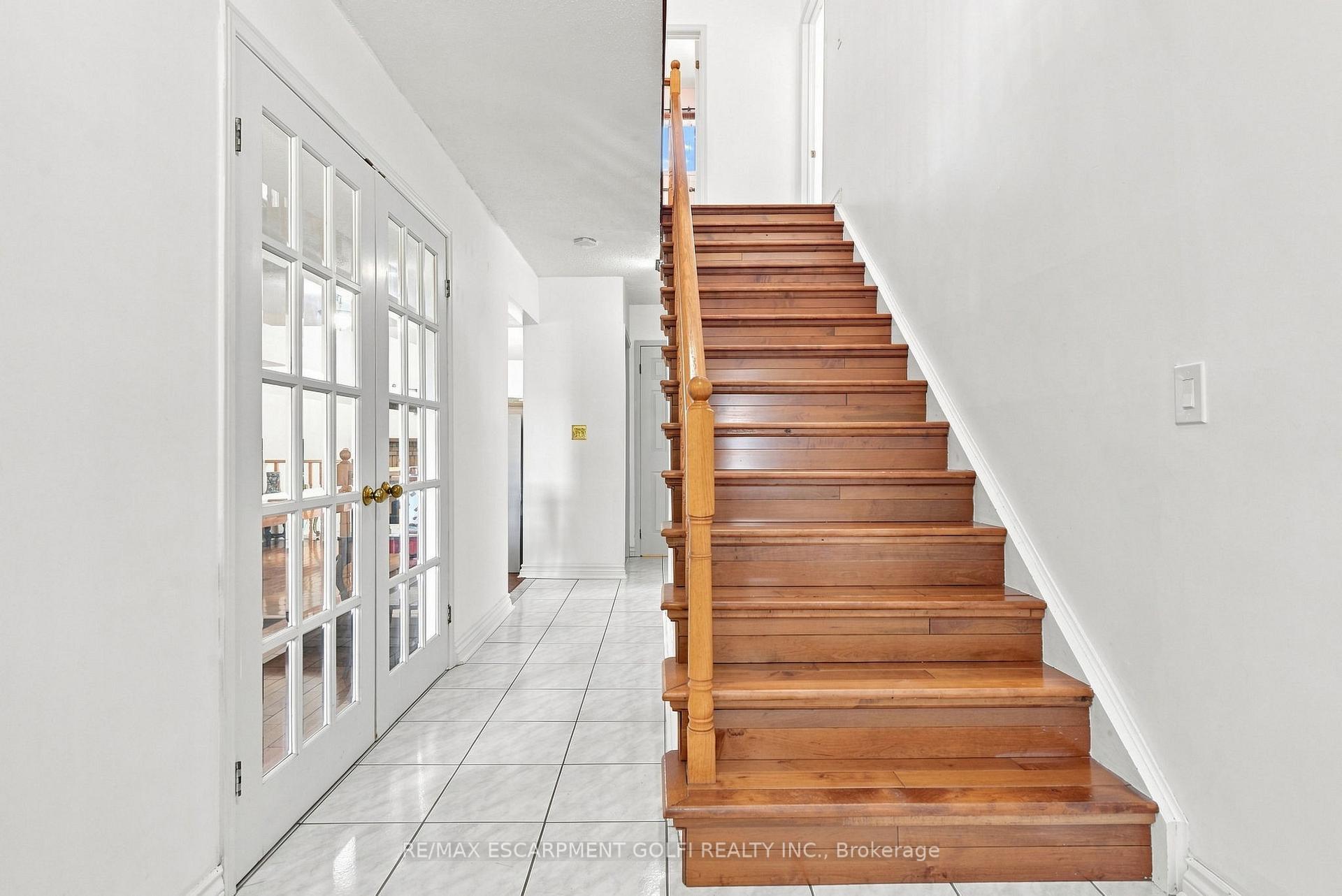 Photo 5 of 34 Lisajane Court, Hamilton, Gurnett — HOMEH
