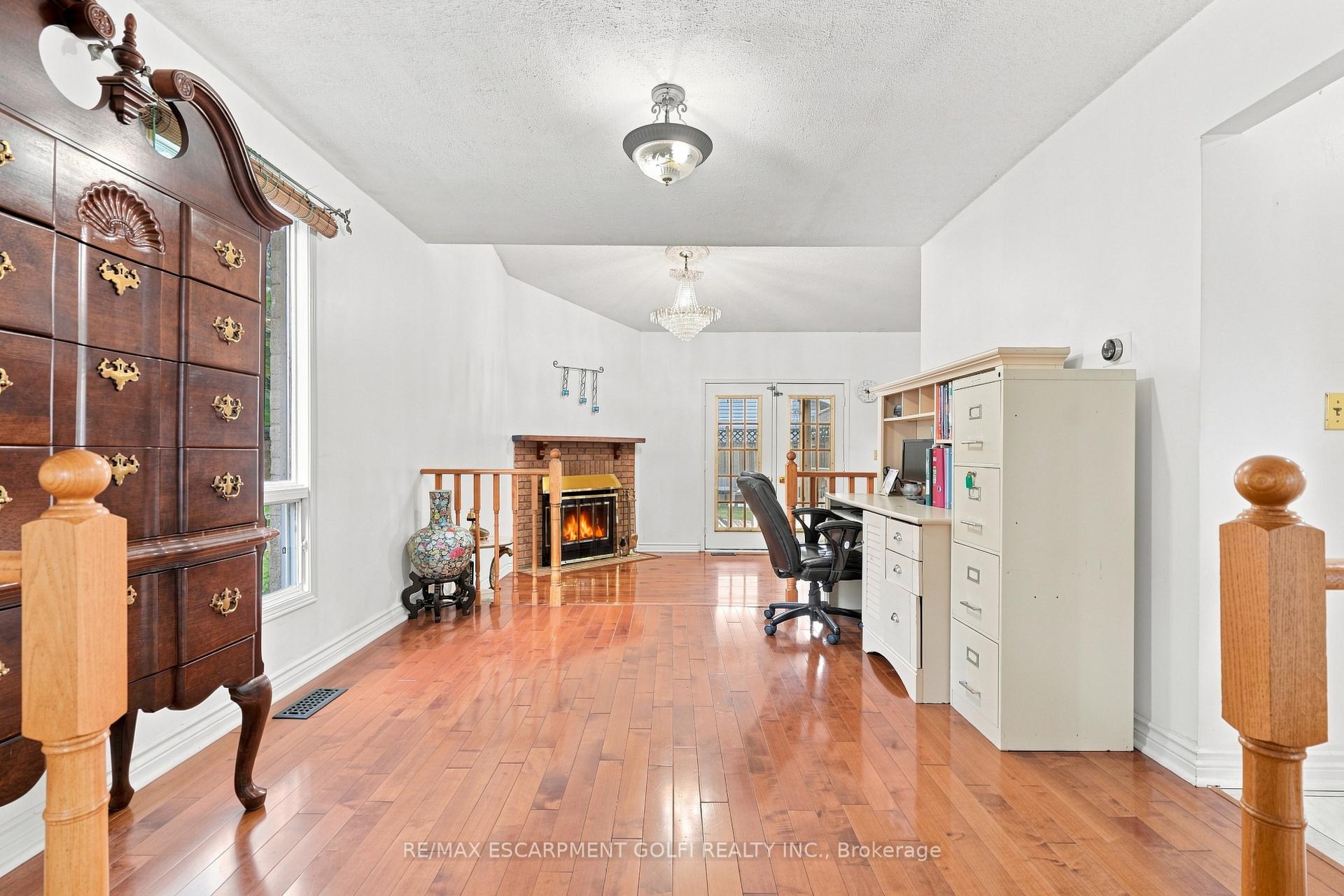 Photo 8 of 34 Lisajane Court, Hamilton, Gurnett — HOMEH
