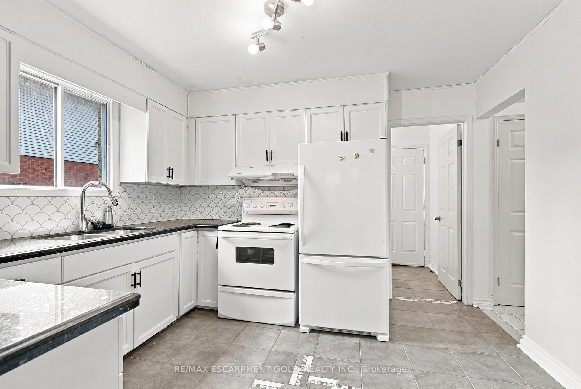 Photo 14 of 34 Lisajane Court, Hamilton, Gurnett — HOMEH