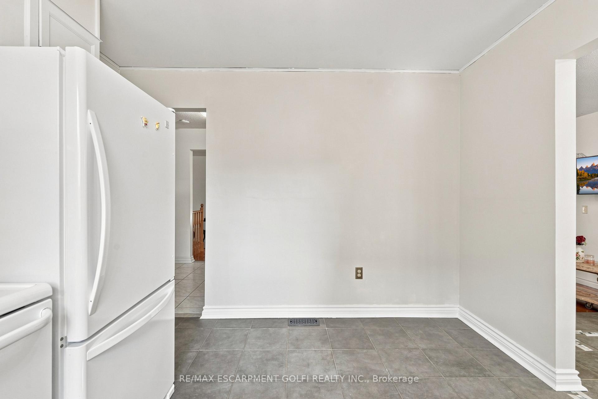 Photo 16 of 34 Lisajane Court, Hamilton, Gurnett — HOMEH