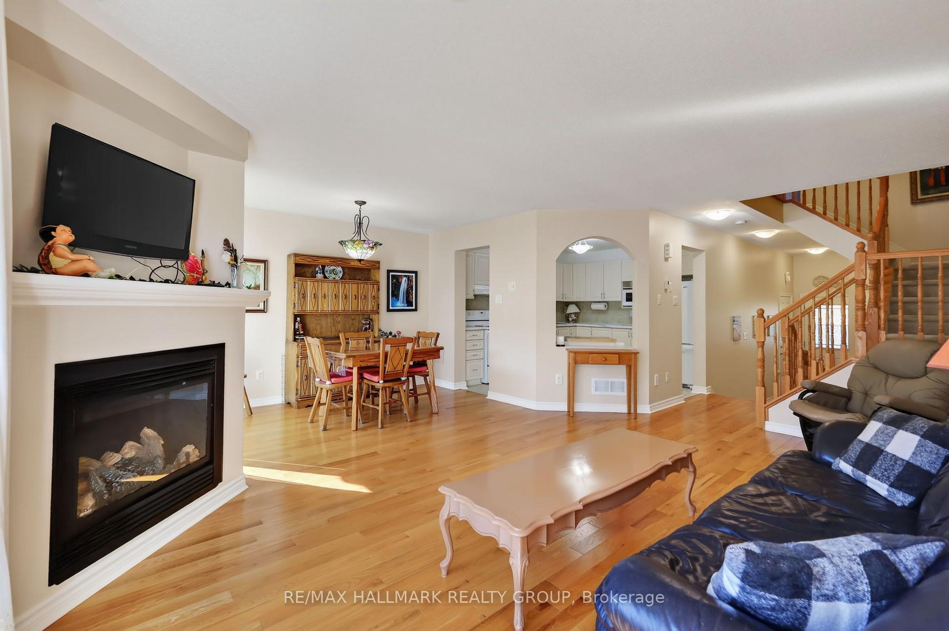 Photo 10 of 625 Glastonbury Walk, Ottawa, Avalon East — HOMEH