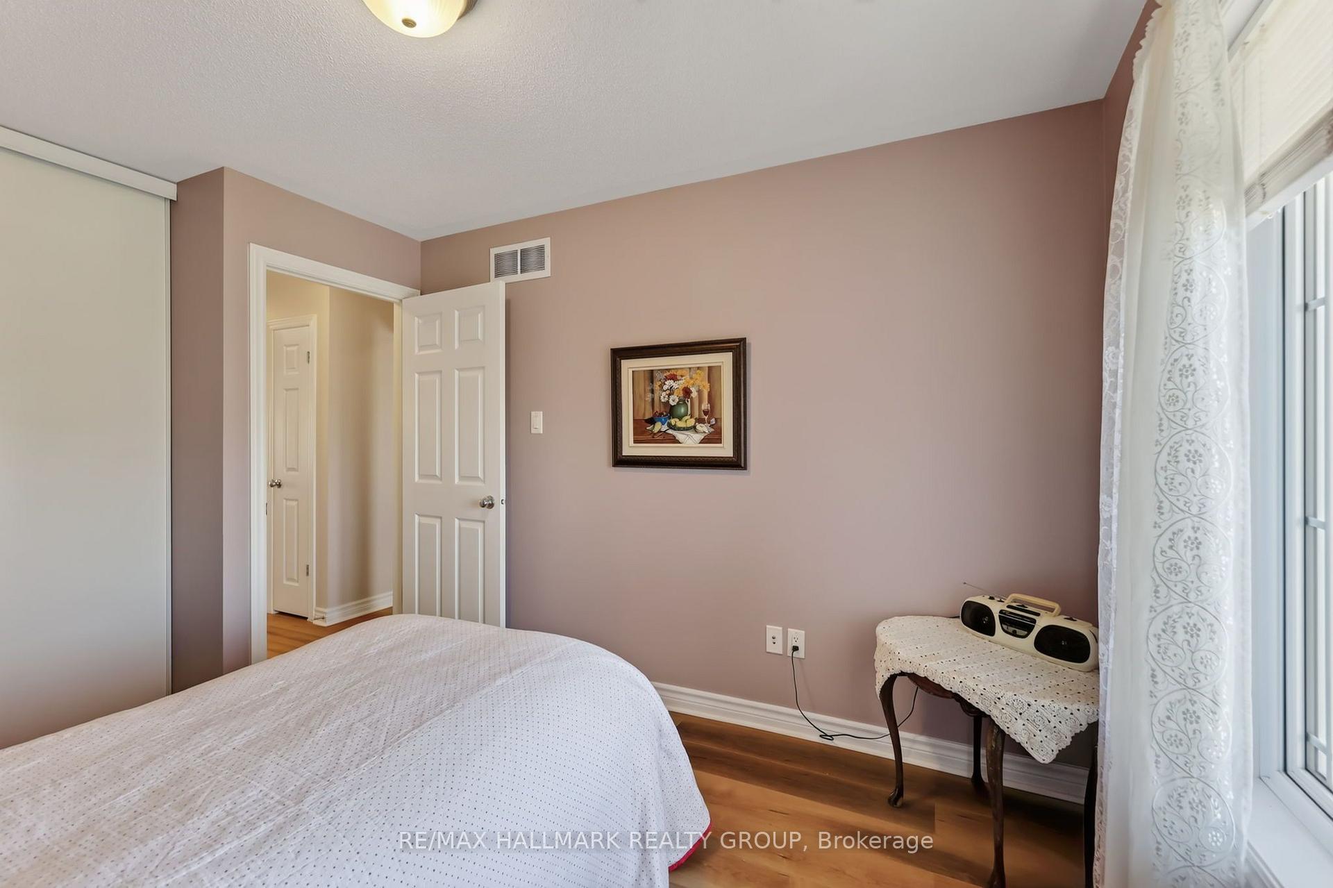 Photo 20 of 625 Glastonbury Walk, Ottawa, Avalon East — HOMEH