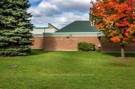 Photo 3 of 479 Brimorton Drive, Scarborough, Woburn — HOMEH