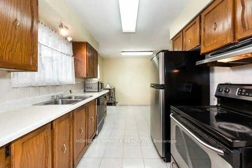 Photo 5 of 479 Brimorton Drive, Scarborough, Woburn — HOMEH