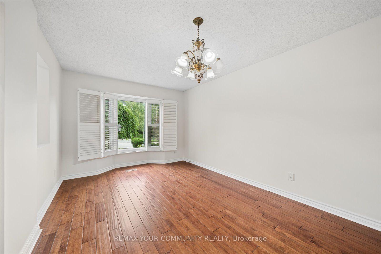Photo 4 of 102 Edmund Seager Drive, Vaughan, Uplands — HOMEH