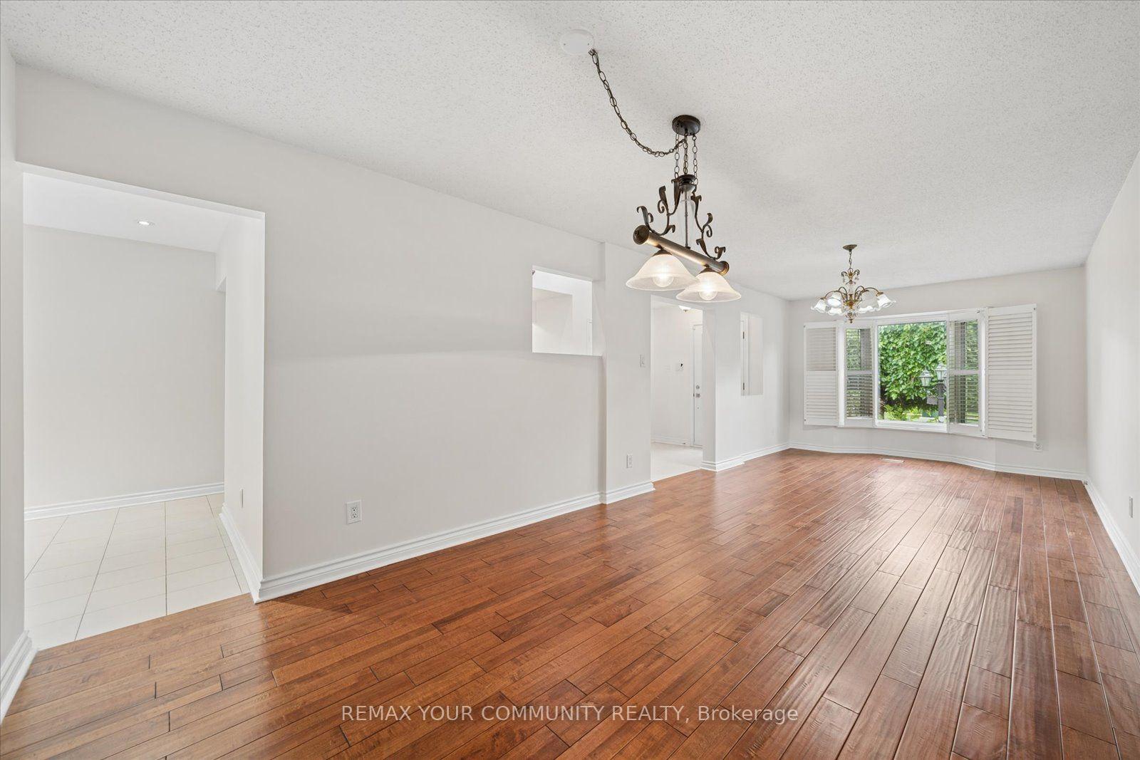 Photo 5 of 102 Edmund Seager Drive, Vaughan, Uplands — HOMEH