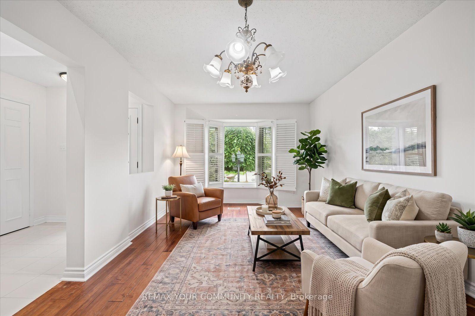 Photo 6 of 102 Edmund Seager Drive, Vaughan, Uplands — HOMEH