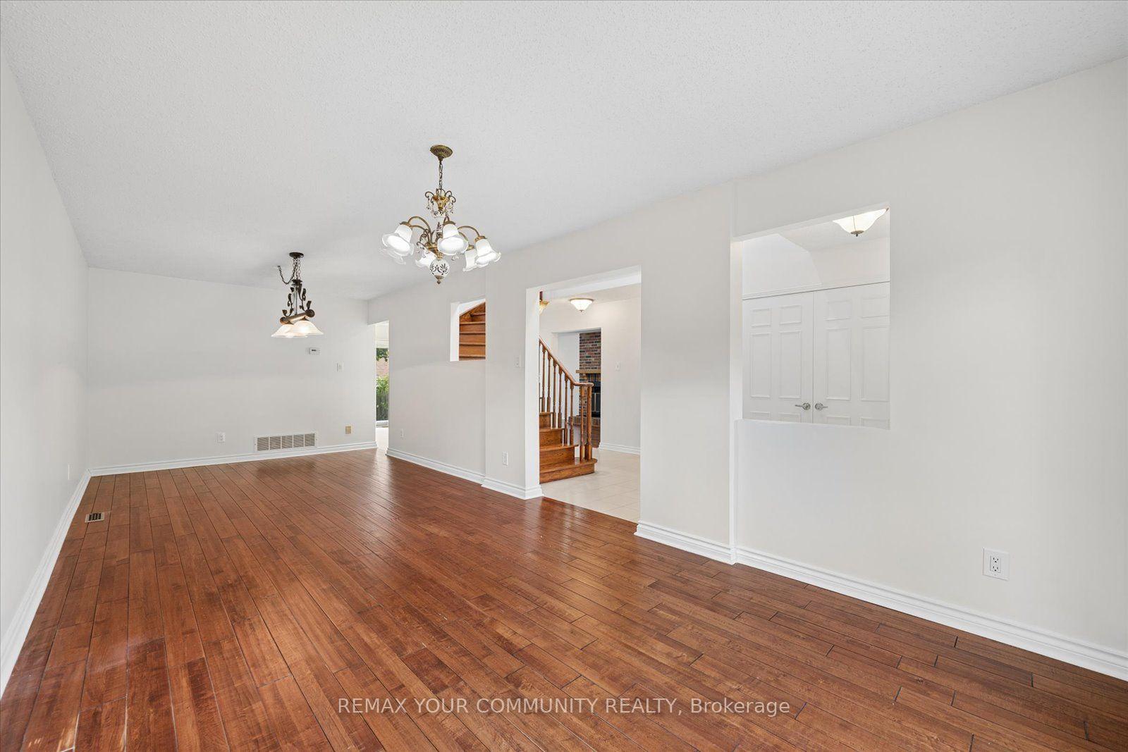 Photo 7 of 102 Edmund Seager Drive, Vaughan, Uplands — HOMEH