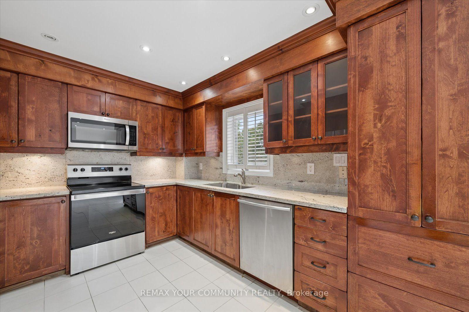 Photo 9 of 102 Edmund Seager Drive, Vaughan, Uplands — HOMEH