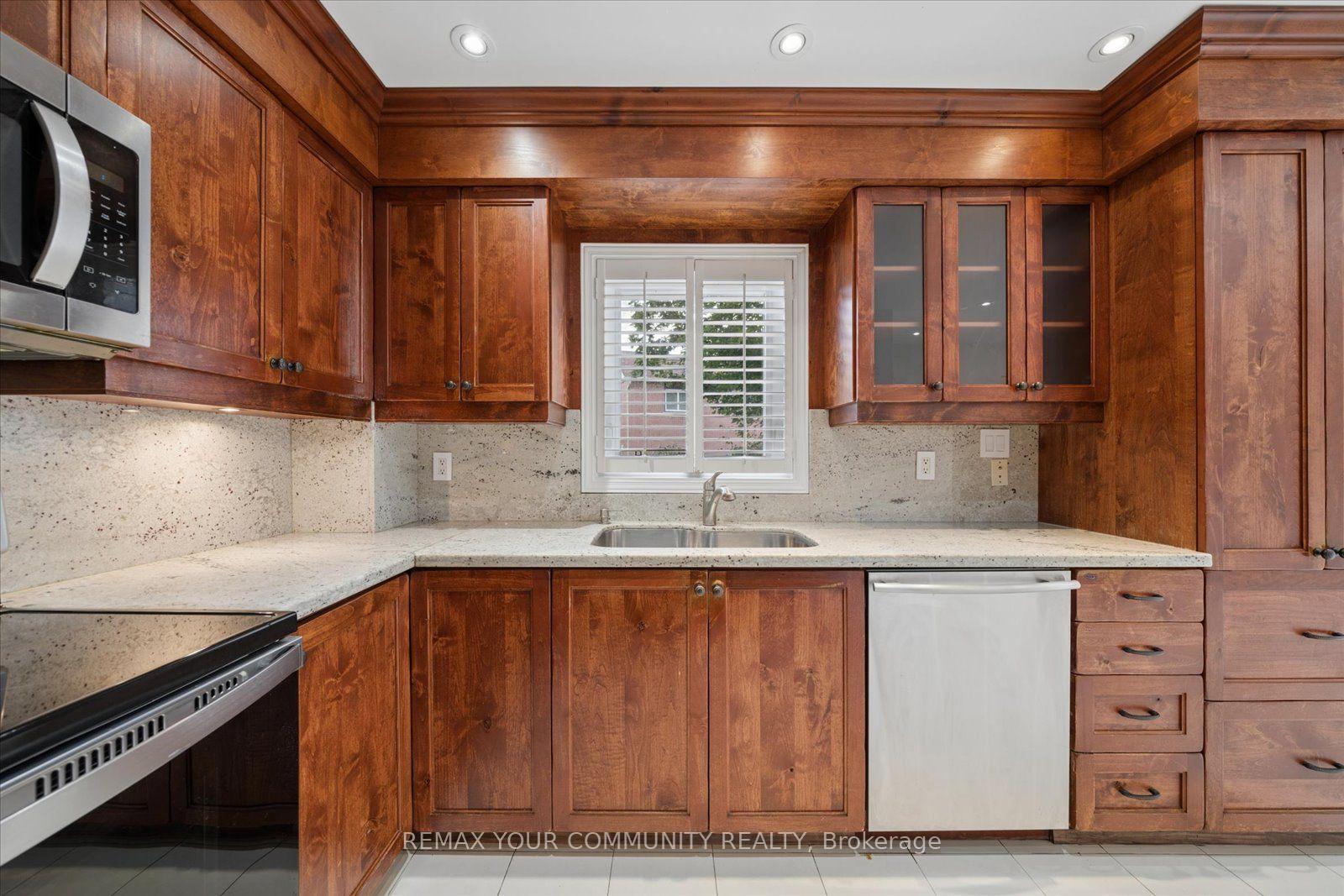 Photo 10 of 102 Edmund Seager Drive, Vaughan, Uplands — HOMEH