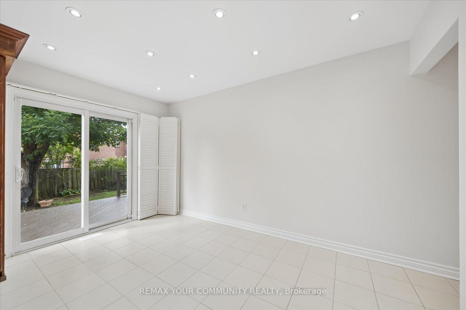 Photo 11 of 102 Edmund Seager Drive, Vaughan, Uplands — HOMEH