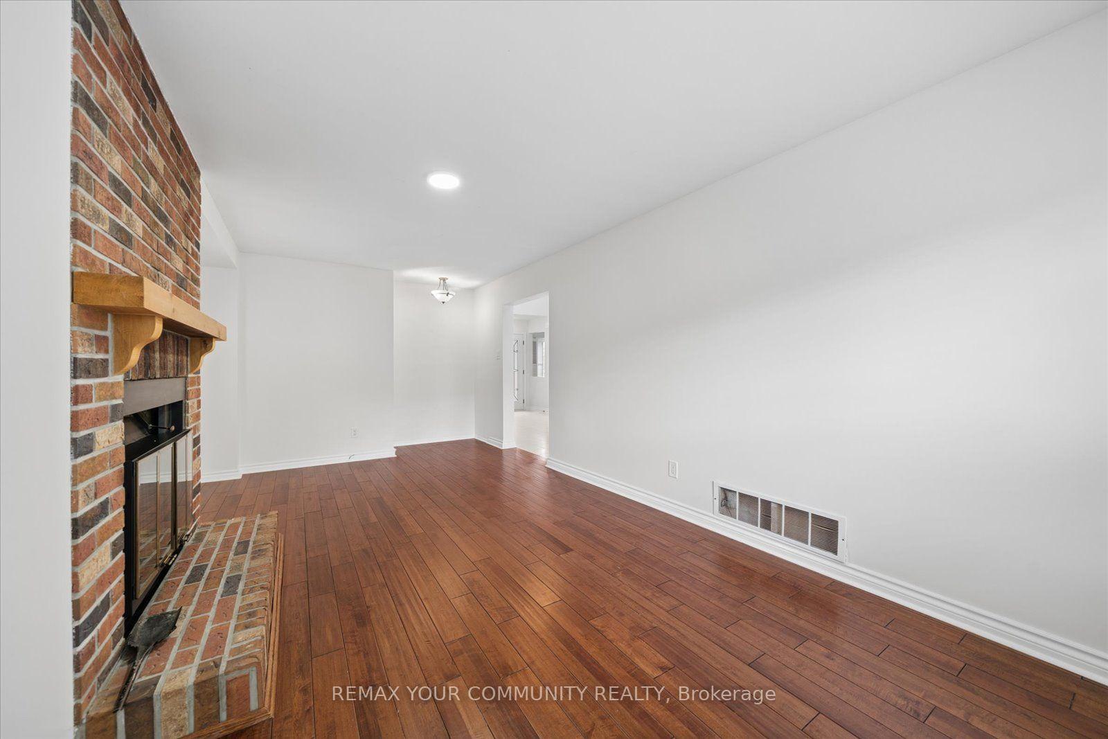 Photo 16 of 102 Edmund Seager Drive, Vaughan, Uplands — HOMEH