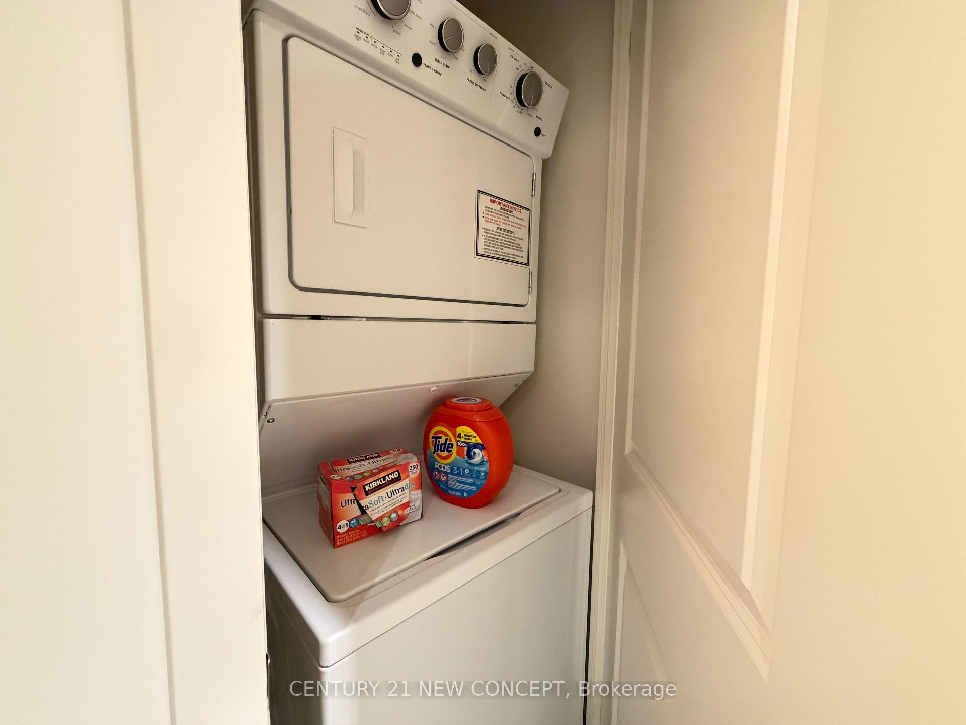 Photo 3 of Unit 916, 4955 Yonge Street, North York, Willowdale East — HOMEH
