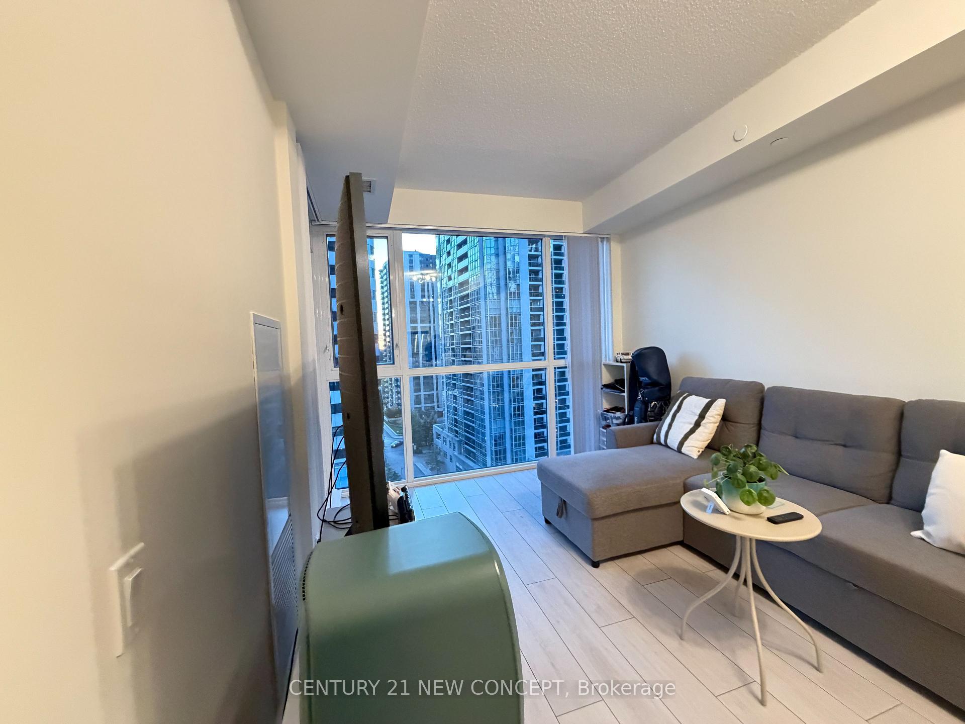 Photo 7 of Unit 916, 4955 Yonge Street, North York, Willowdale East — HOMEH