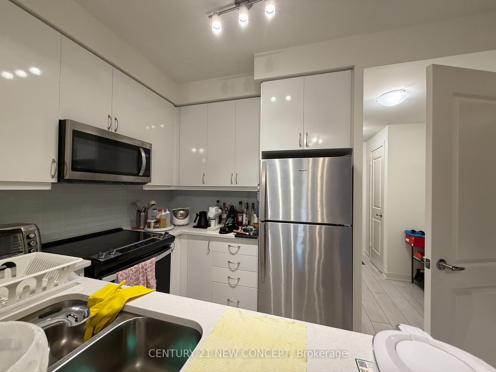 Photo 9 of Unit 916, 4955 Yonge Street, North York, Willowdale East — HOMEH
