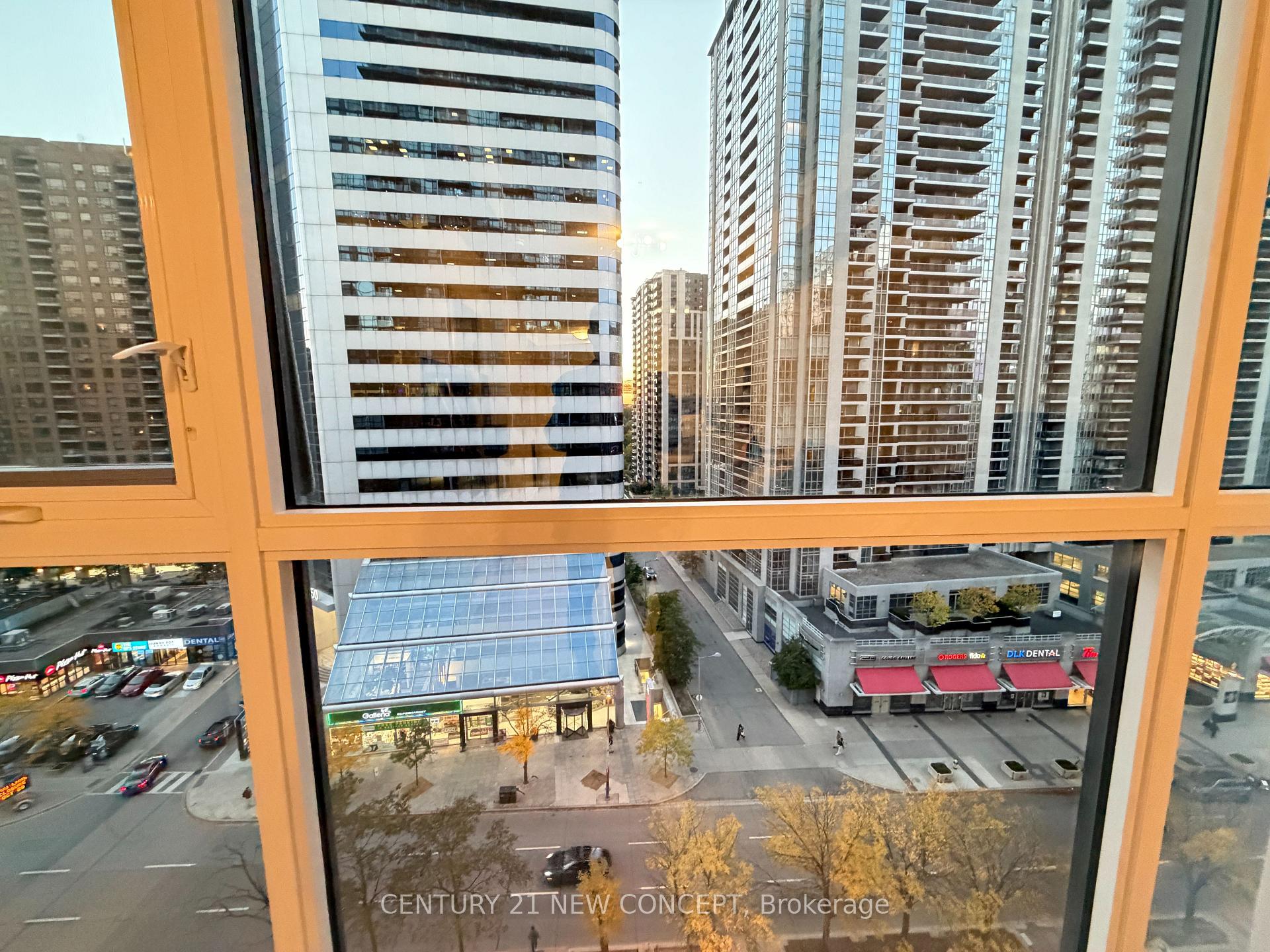 Photo 16 of Unit 916, 4955 Yonge Street, North York, Willowdale East — HOMEH