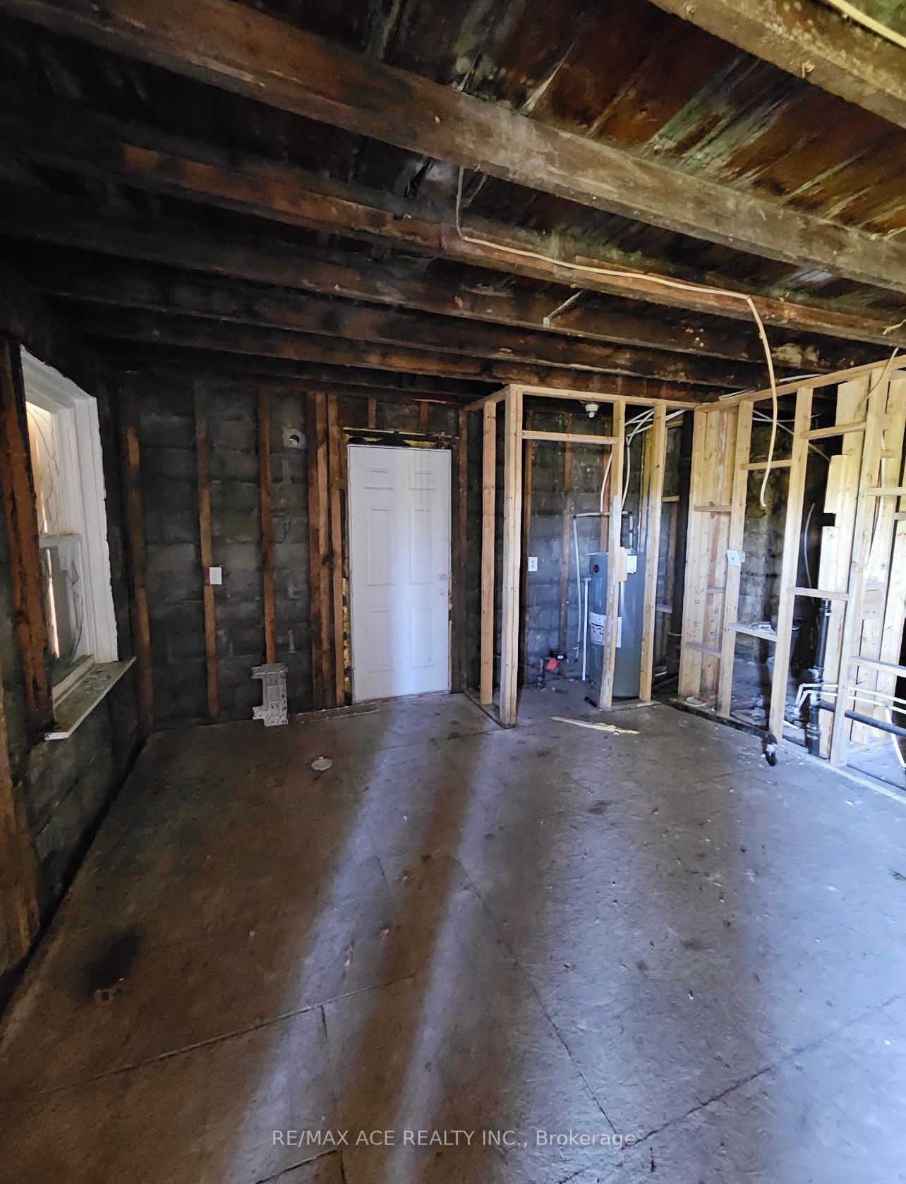 Photo 2 of 759 Ellis Street E, Windsor — HOMEH