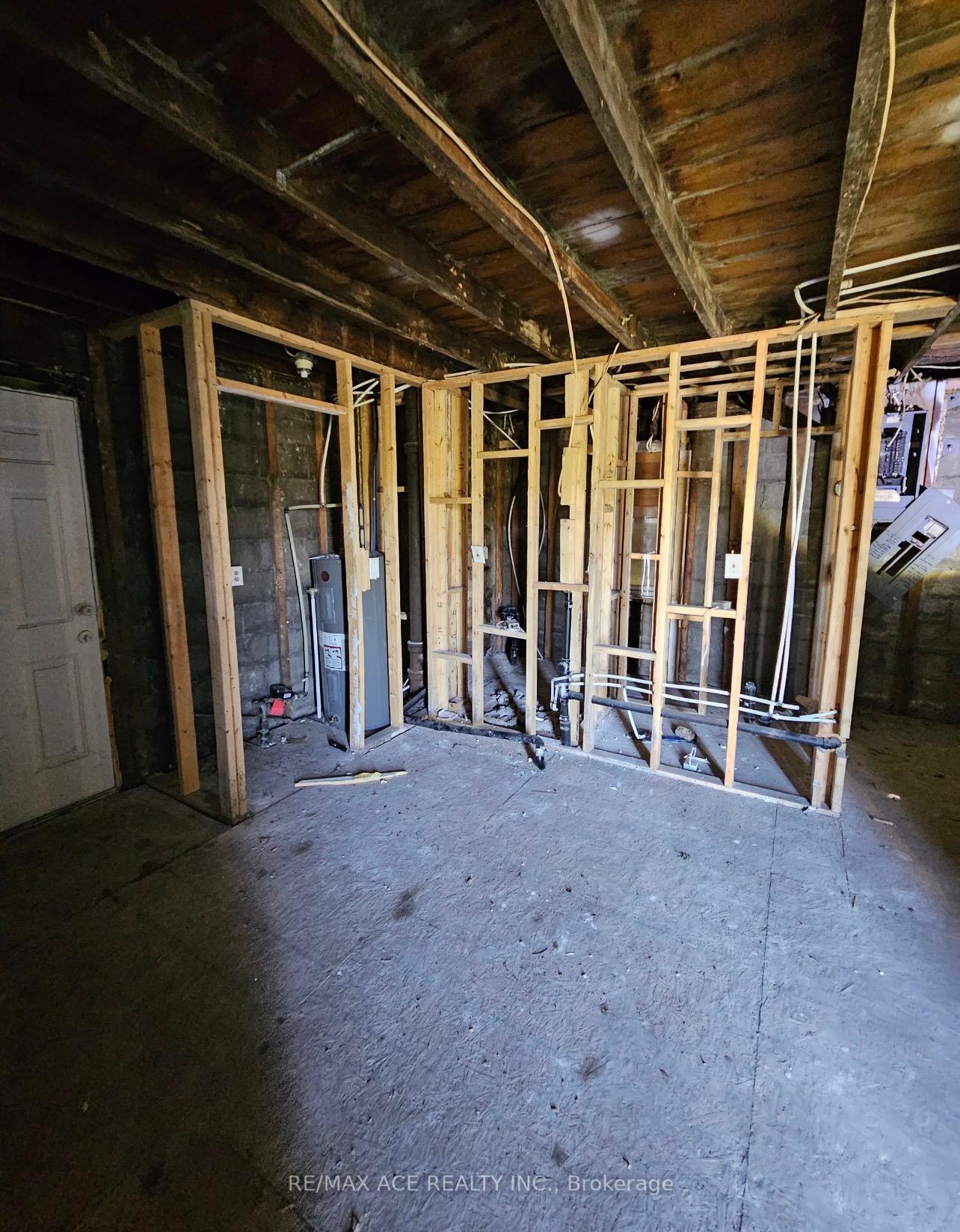 Photo 3 of 759 Ellis Street E, Windsor — HOMEH