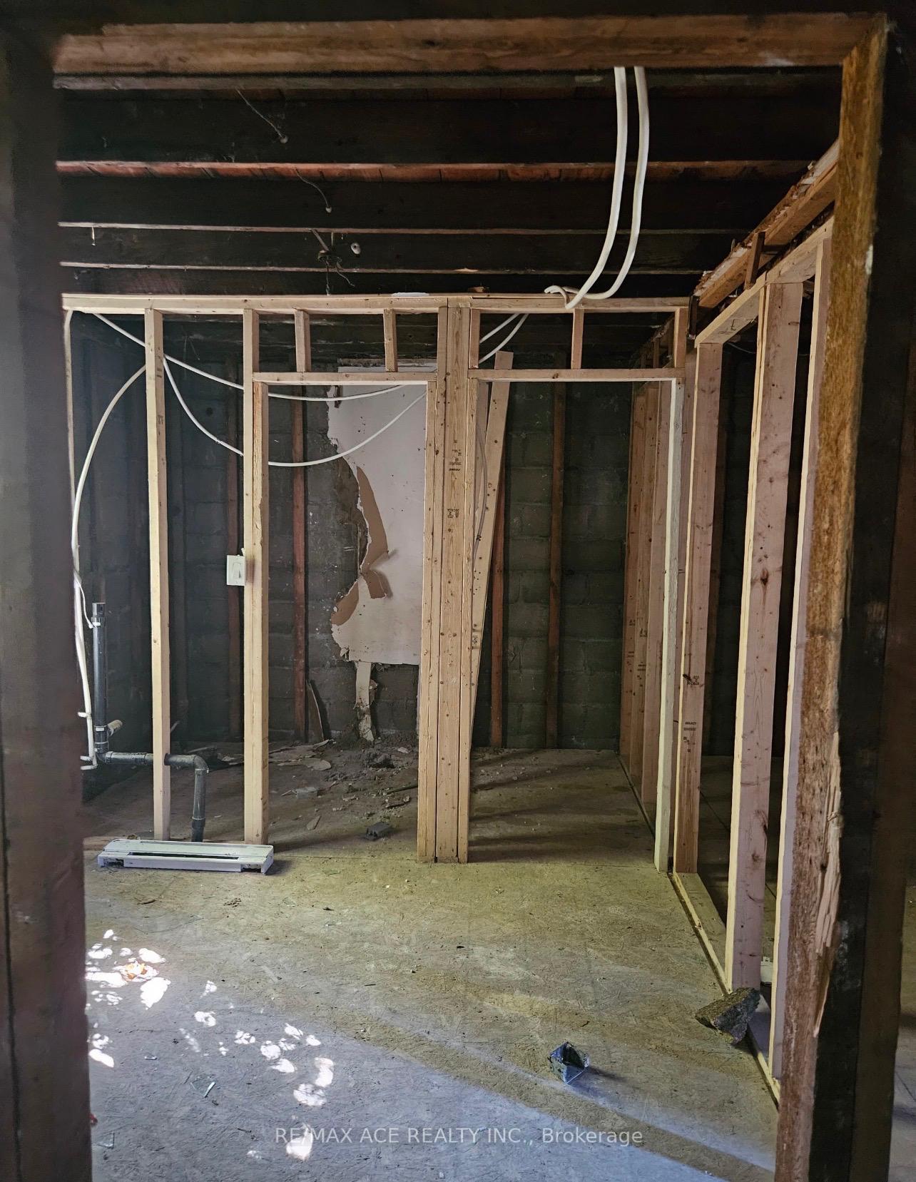 Photo 9 of 759 Ellis Street E, Windsor — HOMEH